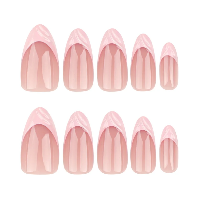 Nagelkunst im eleganten French-Tip Design Karnz