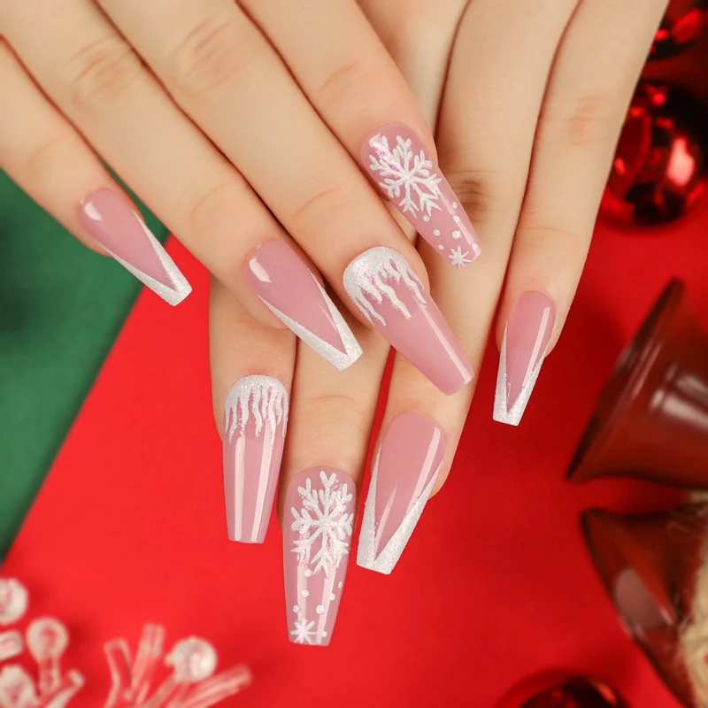 Kunstvolle Stiletto-Nägel mit Schneeflocken-Motiv Karnz