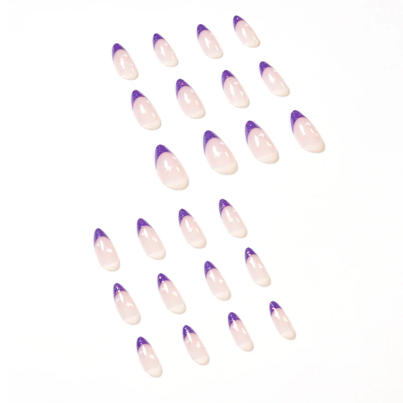 Kunstvolle Stiletto-Nägel mit Glitzer-Design Karnz