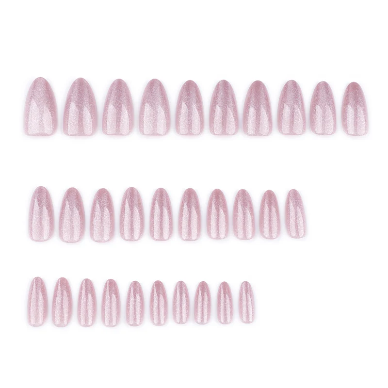Elegante und glamouröse Nagelkunst Karnz