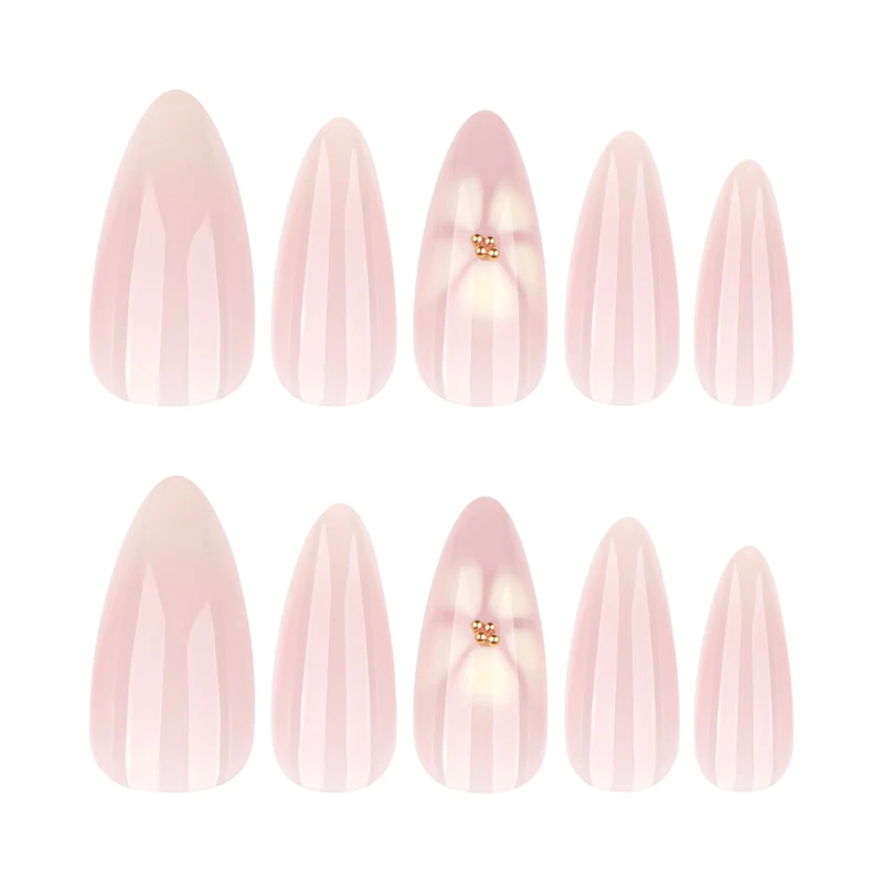 Elegante Stiletto-Nägel mit floralen Akzenten Karnz