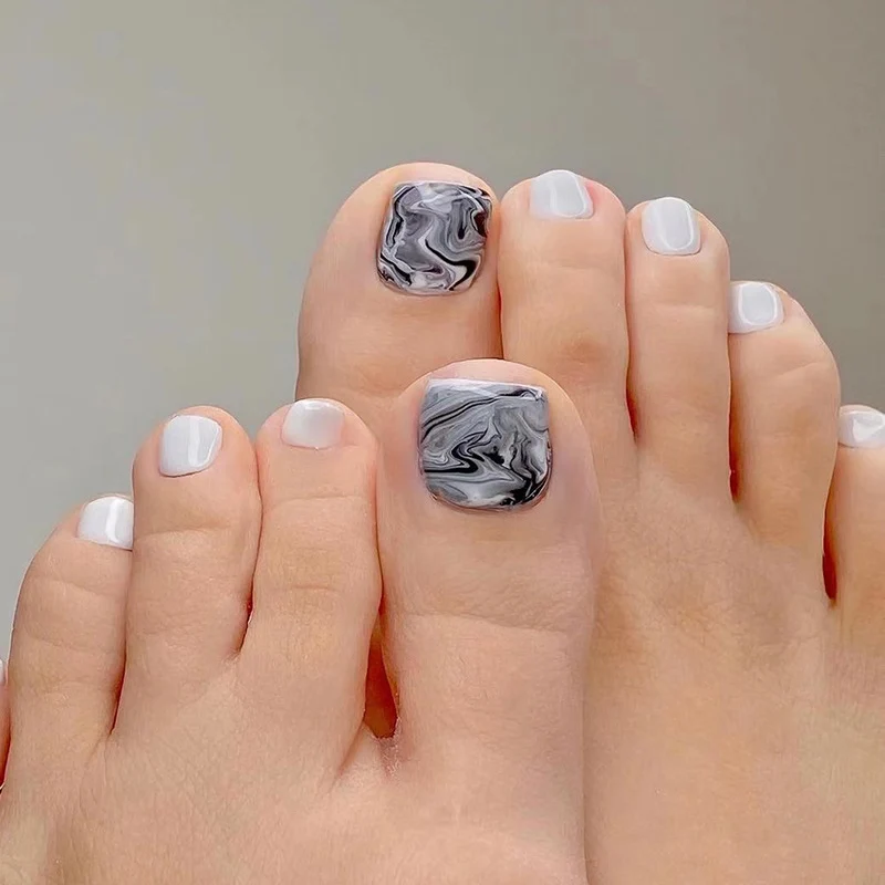 Elegante Sandalen mit Schmuckverzierungen Karnz