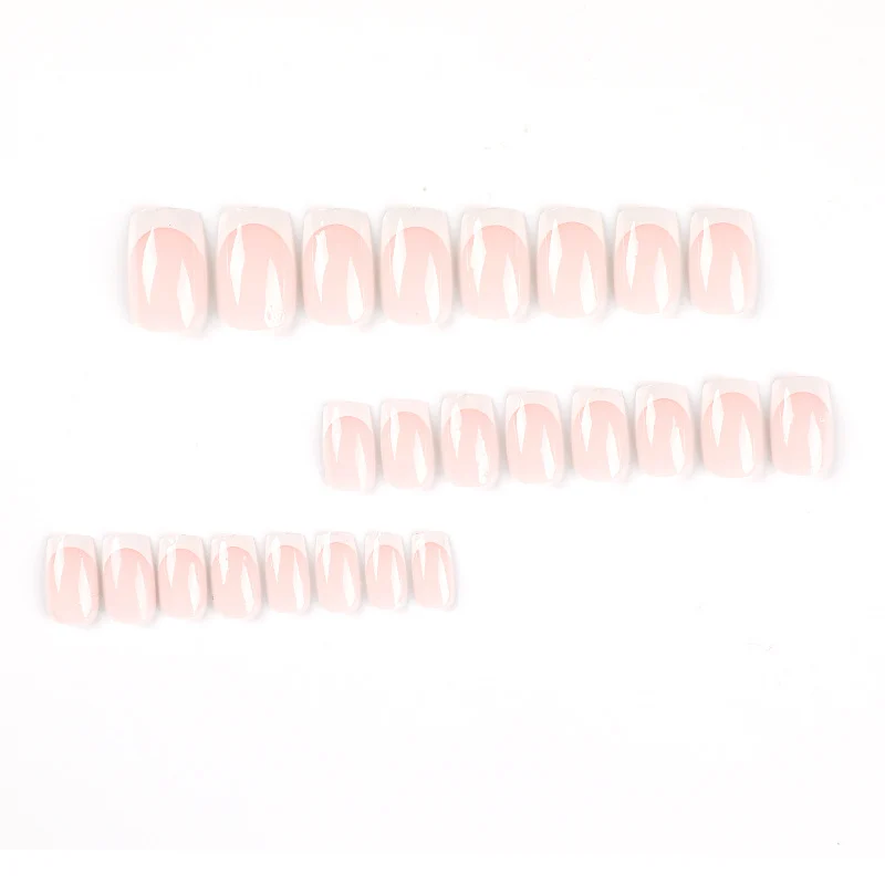 Elegante Nagelverlängerungen mit französischem Design Karnz
