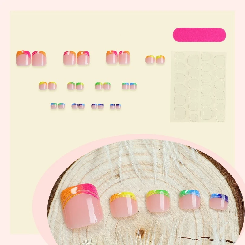 Kunstnagelset mit bunten Akzenten und stilvollem Design Karnz