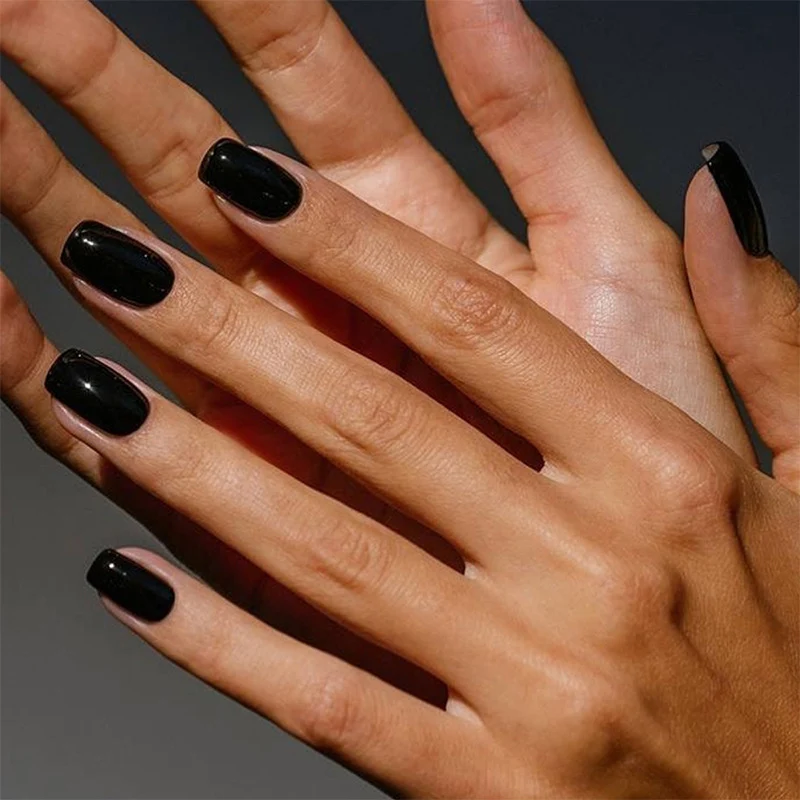 Kunstnagelset in elegantem Design Karnz