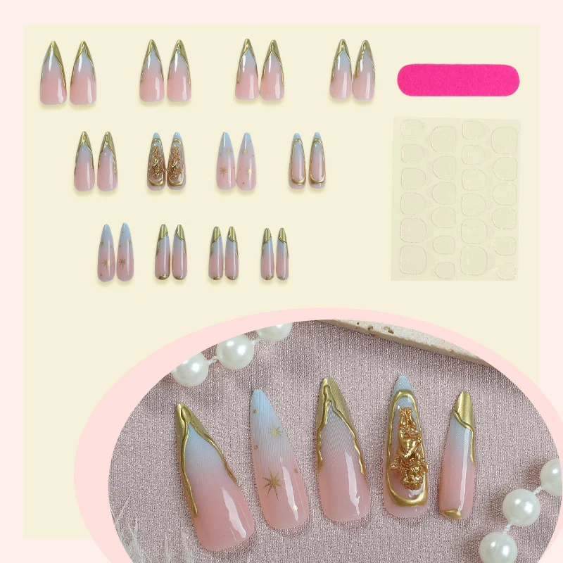 Kunstnagel-Set mit zarten goldenen Akzenten und Glitzermotiven Karnz