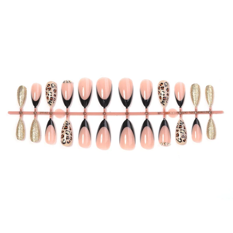 Kunstnagel-Set mit verschiedenen Designs Karnz