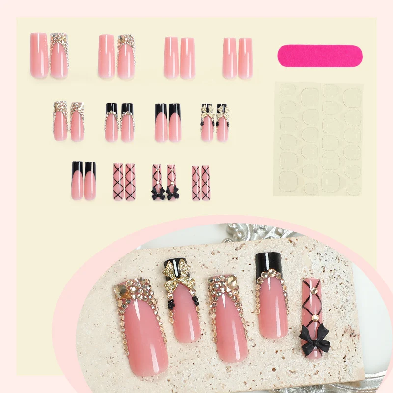 Kunstnagel-Set mit glamourösen Verzierungen und eleganten Akzenten Karnz