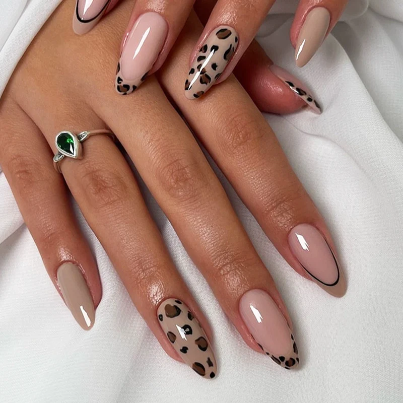 Kunstnagel-Set mit elegantem Leopardendesign Karnz