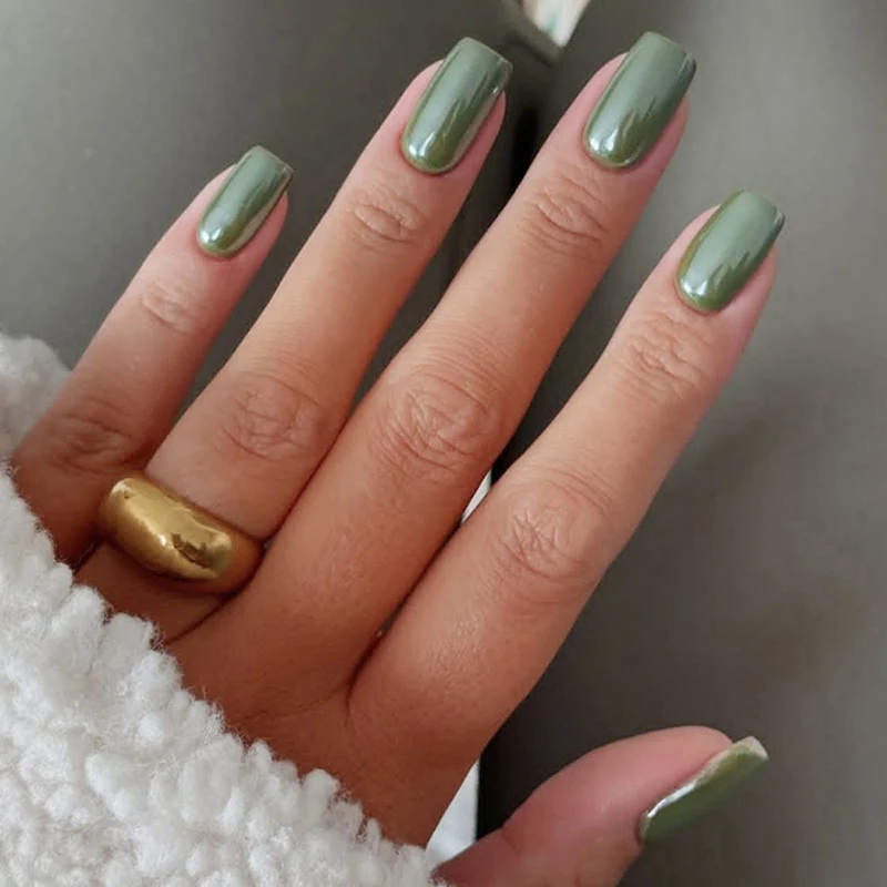Kunstnagel Set mit elegantem, glänzendem Design Karnz