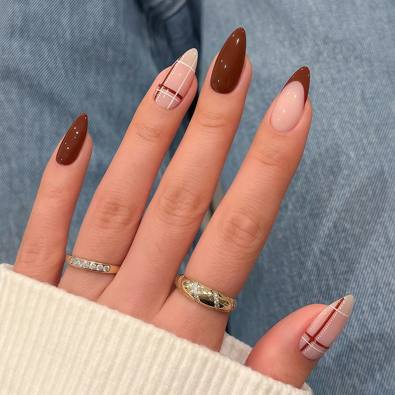 Kunstnagel-Set mit bunten Designs Karnz