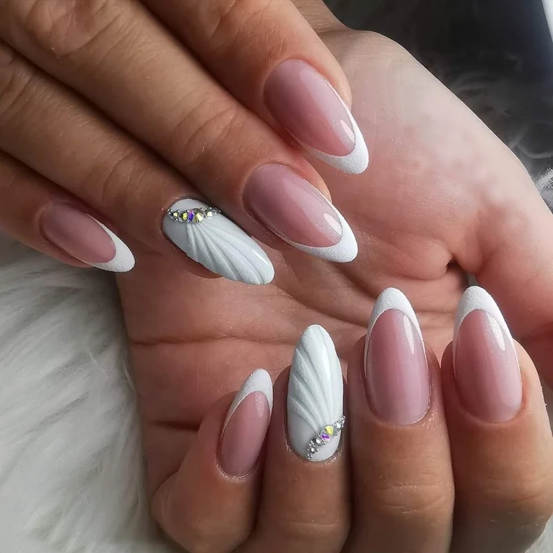 Künstliches Nagelset mit luxuriösen 3D-Verzierungen Karnz