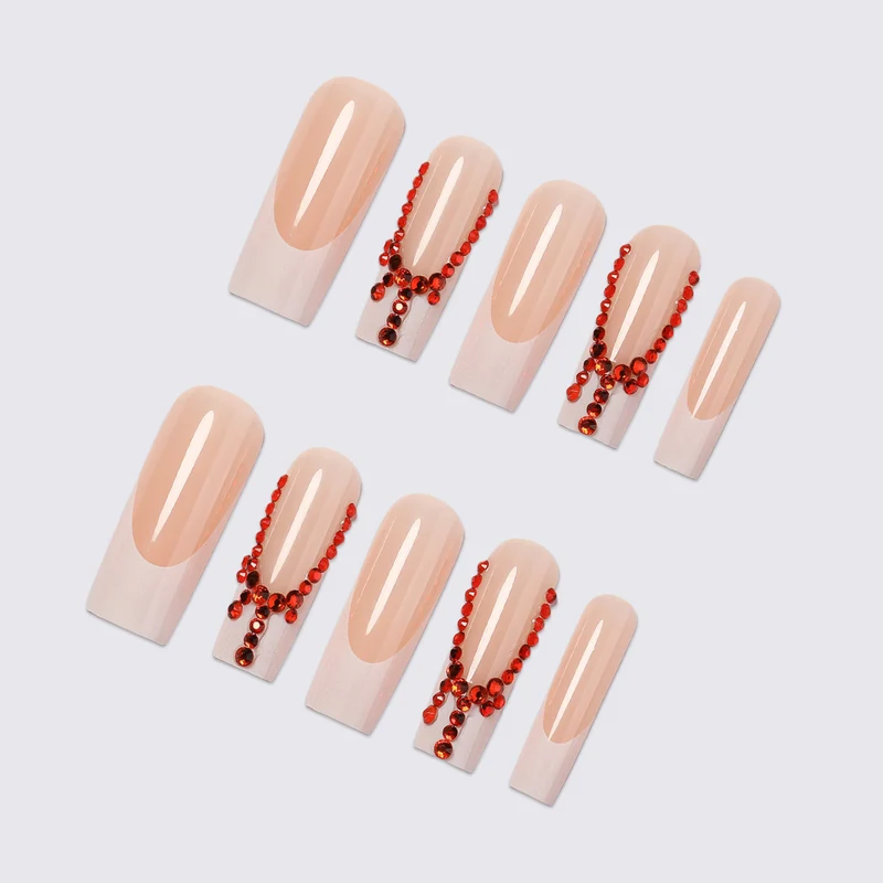 Künstliche Nageldesigns mit Glitzerakzenten Karnz