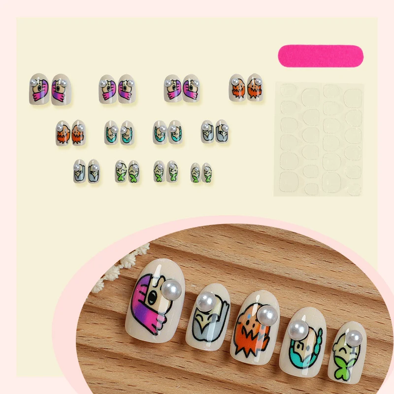 Kreatives Nail Art Set mit einzigartigen Charaktermustern und Perlenverzierung Karnz