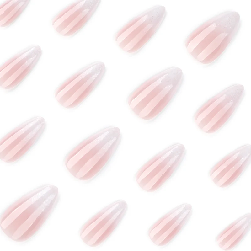 Elegante Nagelkunst mit Ombre-Design Karnz