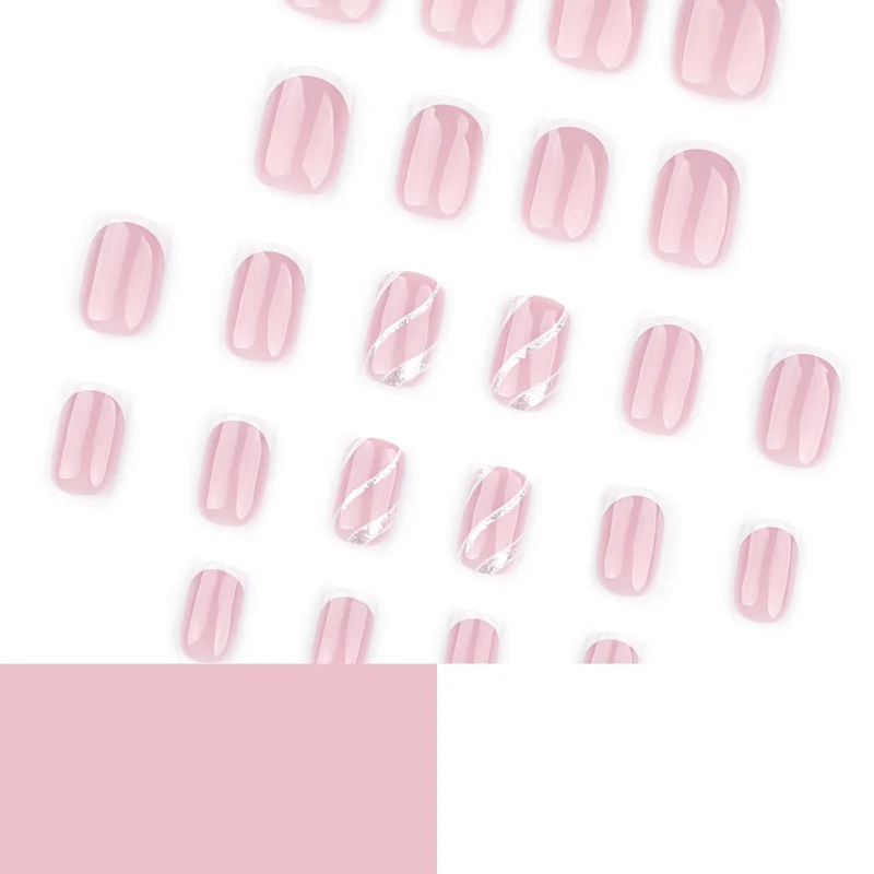Elegante Nagelkunst mit glitzerndem French-Tip Karnz