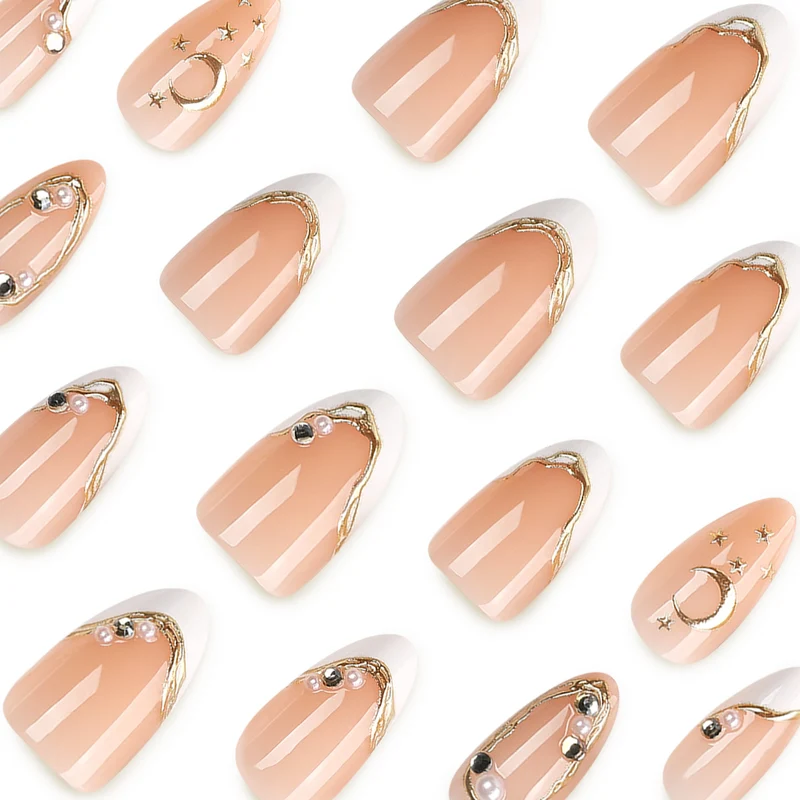 Elegante Nagelkunst mit Glitzer- und Mondmotiven Karnz