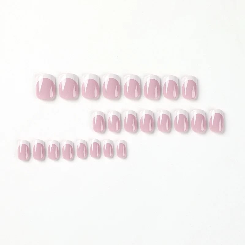 Elegante Nagelkunst mit Glänzendem French-Tip Karnz