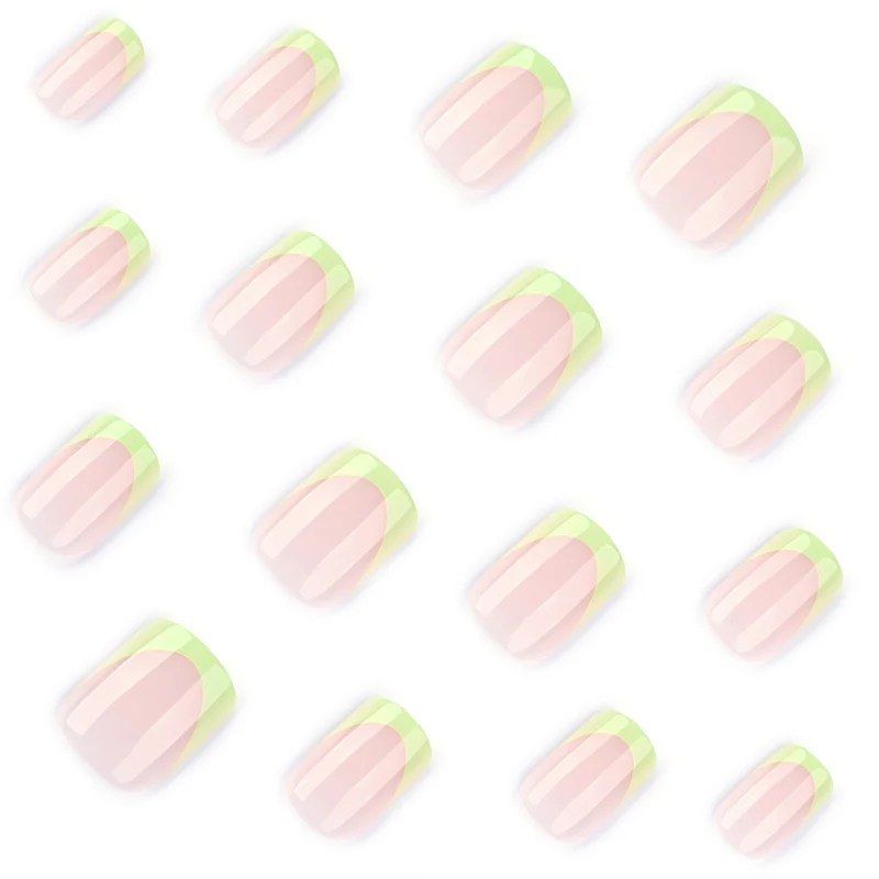 Elegante Nagelkunst mit Farbverlauf und Glitzerakzenten Karnz