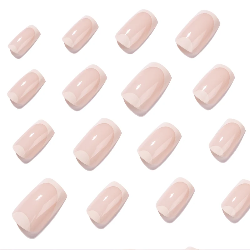 Elegante Nagelkunst mit durchscheinendem French-Tip Karnz