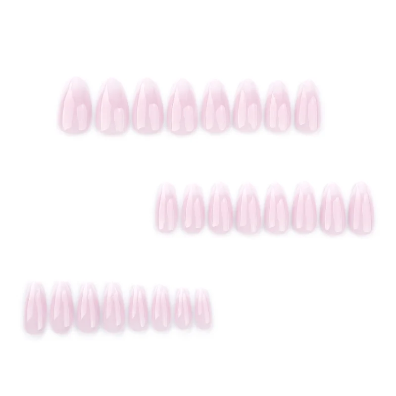 Elegante Kunstnägel mit sanftem Ombre-Effekt Karnz