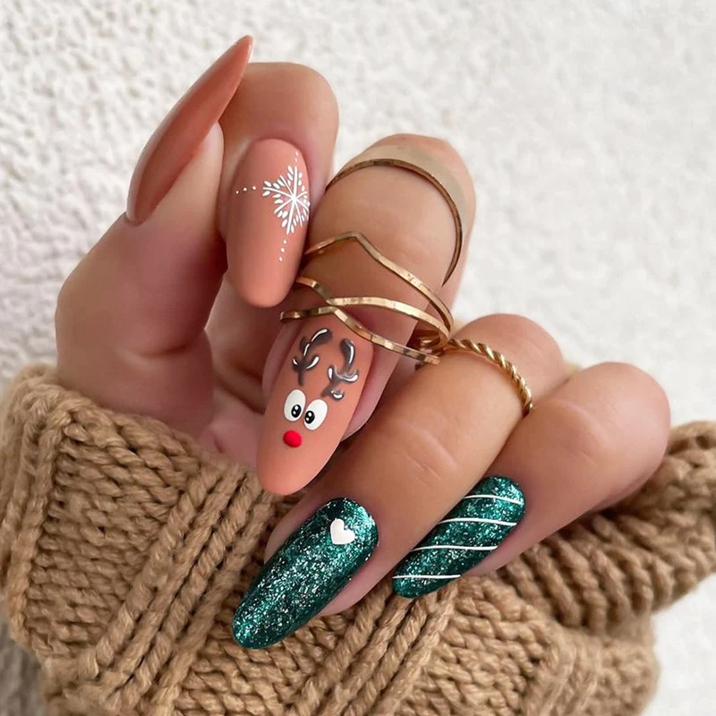 Kreatives Nagelkunstset mit winterlichem Design Karnz