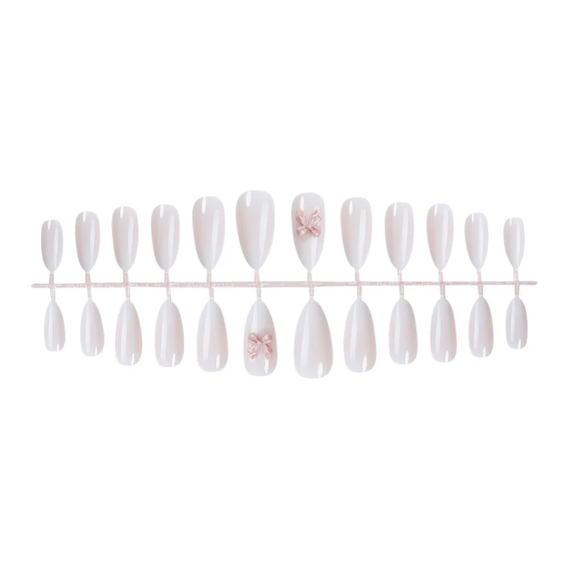 Kreatives Nagelkunst Set mit stilvollen Details Karnz