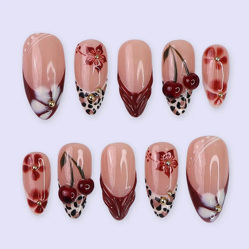 Kreatives Nageldesignset mit eleganten Blumen- und Leopardenelementen Karnz