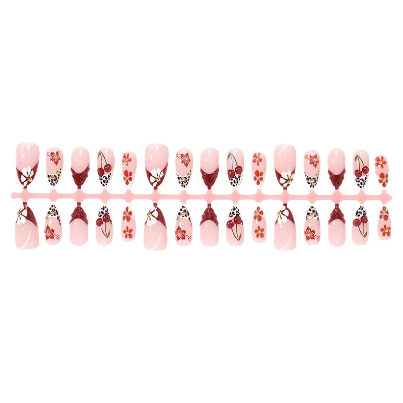 Kreatives Nageldesignset mit eleganten Blumen- und Leopardenelementen Karnz