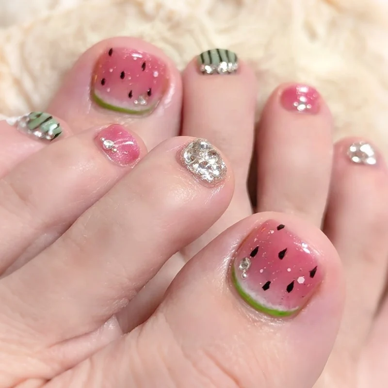 Kreatives Nageldesign-Set mit Wassermelonenelementen Karnz