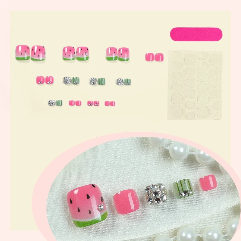 Kreatives Nageldesign-Set mit Wassermelonenelementen Karnz