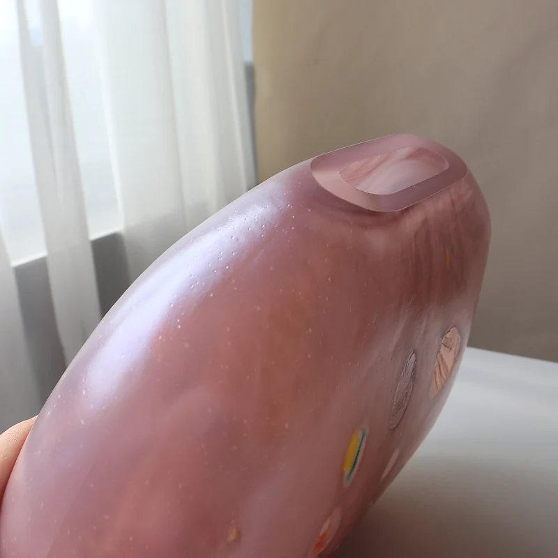 Handgeblasene skulpturale Flachprofil-Kunstglas-Vase Karnz