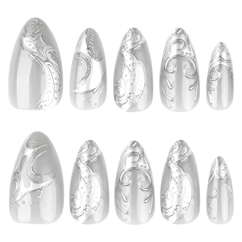 Kunstvolle Stiletto-Nägel mit elegantem Silber-Design Karnz