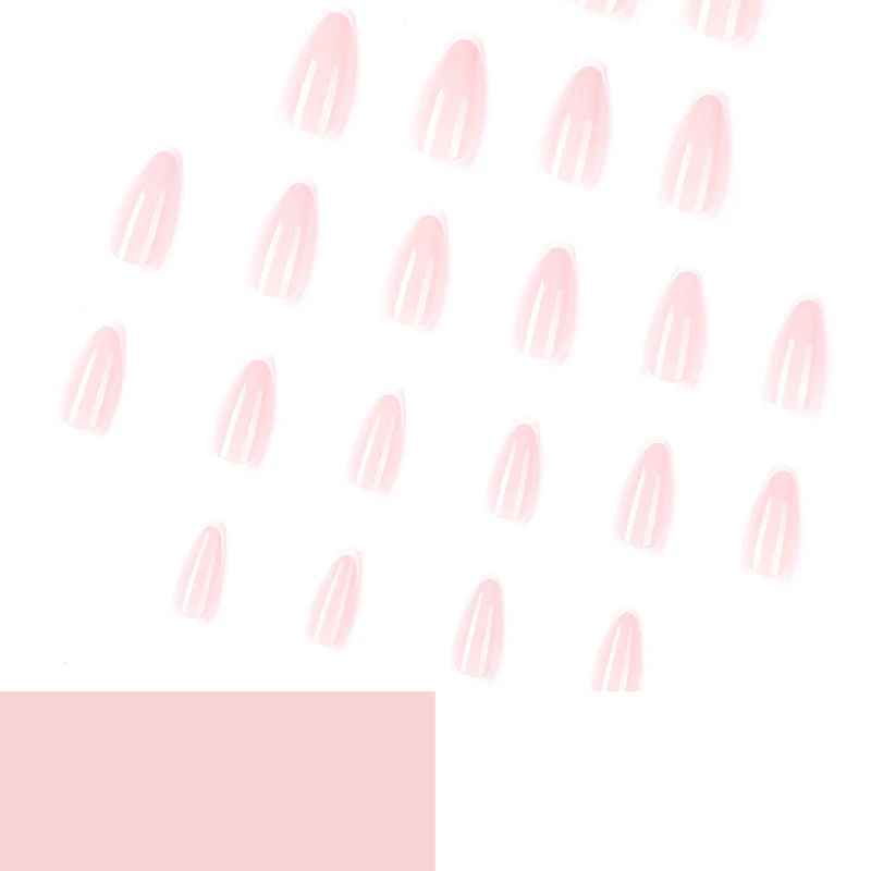 Kunstvolle Stiletto-Nägel mit elegantem French-Tip Design Karnz