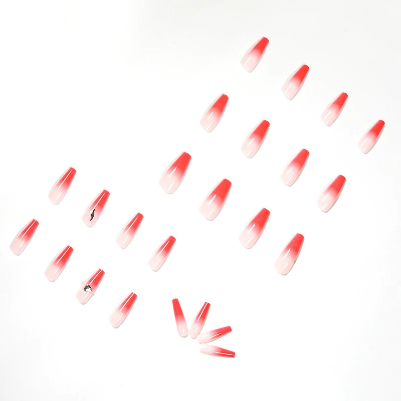 Kunstvolle Stiletto-Nägel mit elegantem Farbverlauf und Strassverzierung Karnz