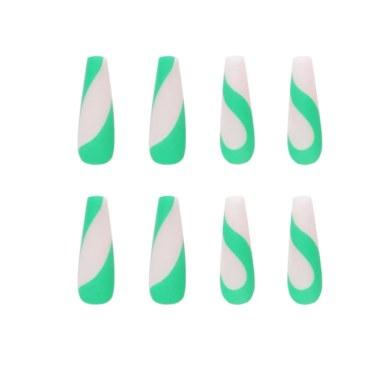 Kunstvolle Nailart mit modernem French-Tip und bunten Akzenten Karnz