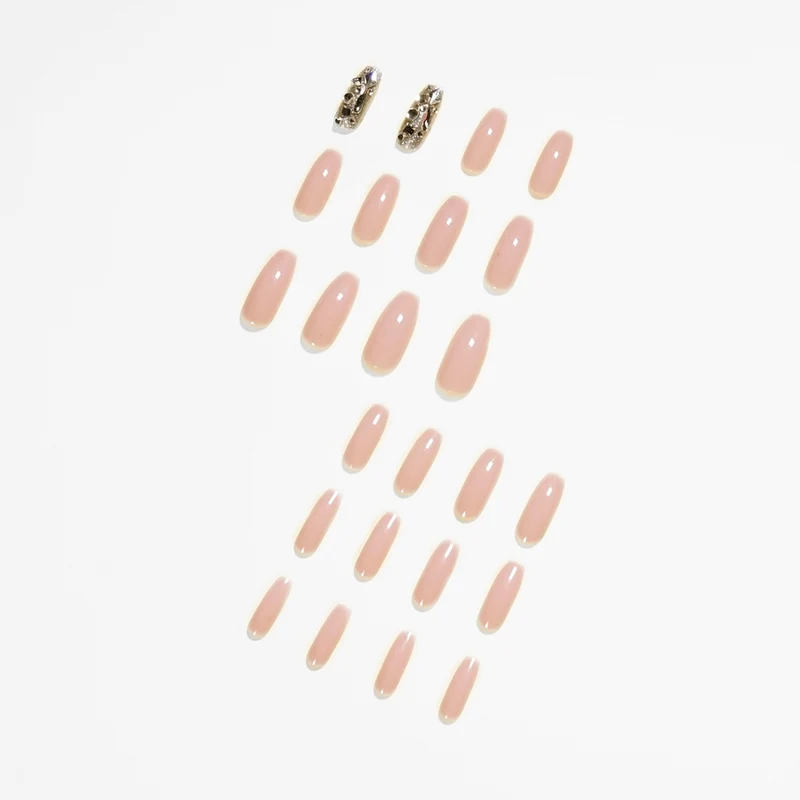 Kunstvolle Nailart mit Glitzerakzenten Karnz