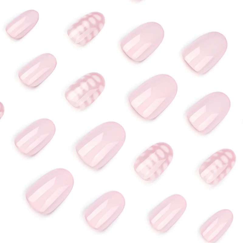 Kunstvolle Nailart mit eleganten Linien und zartem Design Karnz
