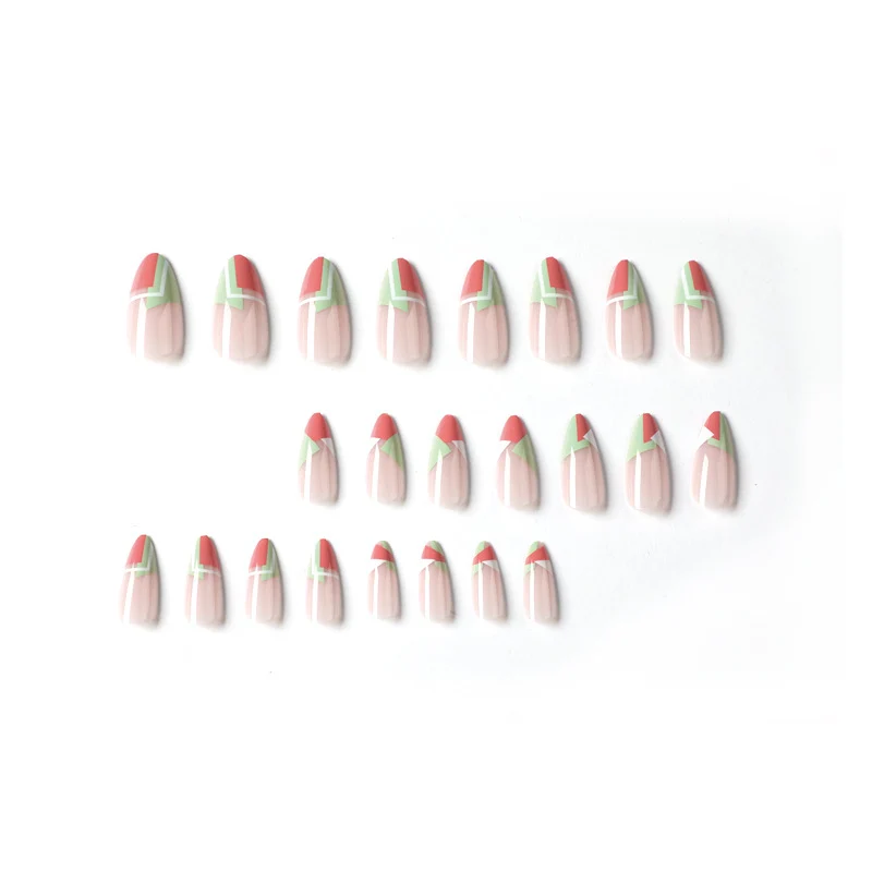 Kunstvolle Nailart im trendigen Design Karnz