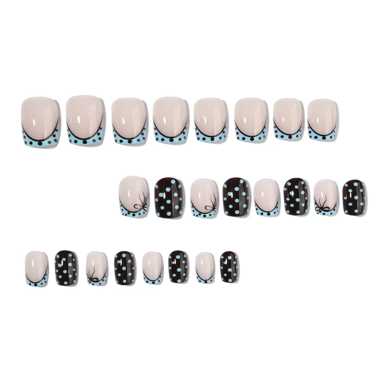 Kunstvolle Nagelverlängerungen mit verspielten Punkten und elegantem Design Karnz