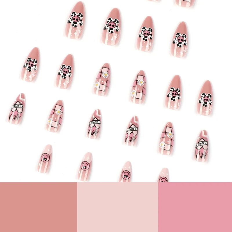 Kunstvolle Nagelverlängerungen mit verspieltem Design und einzigartigen Motiven Karnz