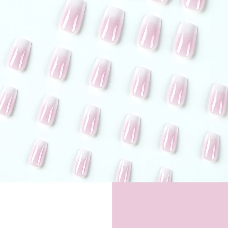 Kunstvolle Nagelverlängerungen mit Ombre Design Karnz