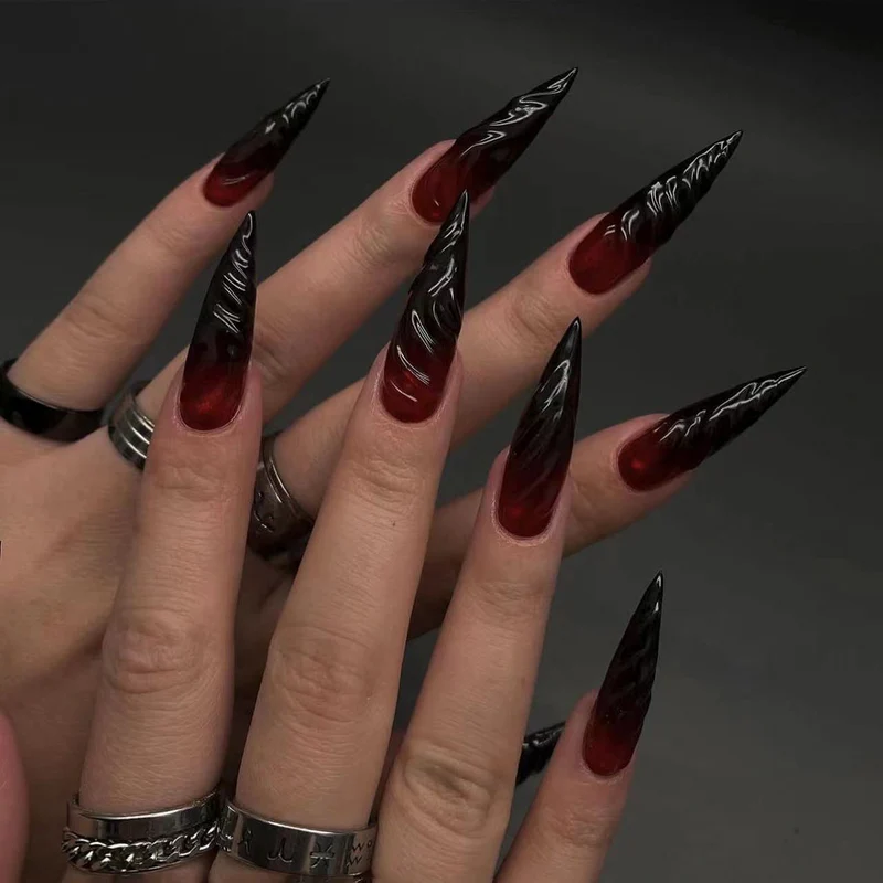 Kunstvolle Nagelverlängerungen mit kreativen Augen-Design Karnz
