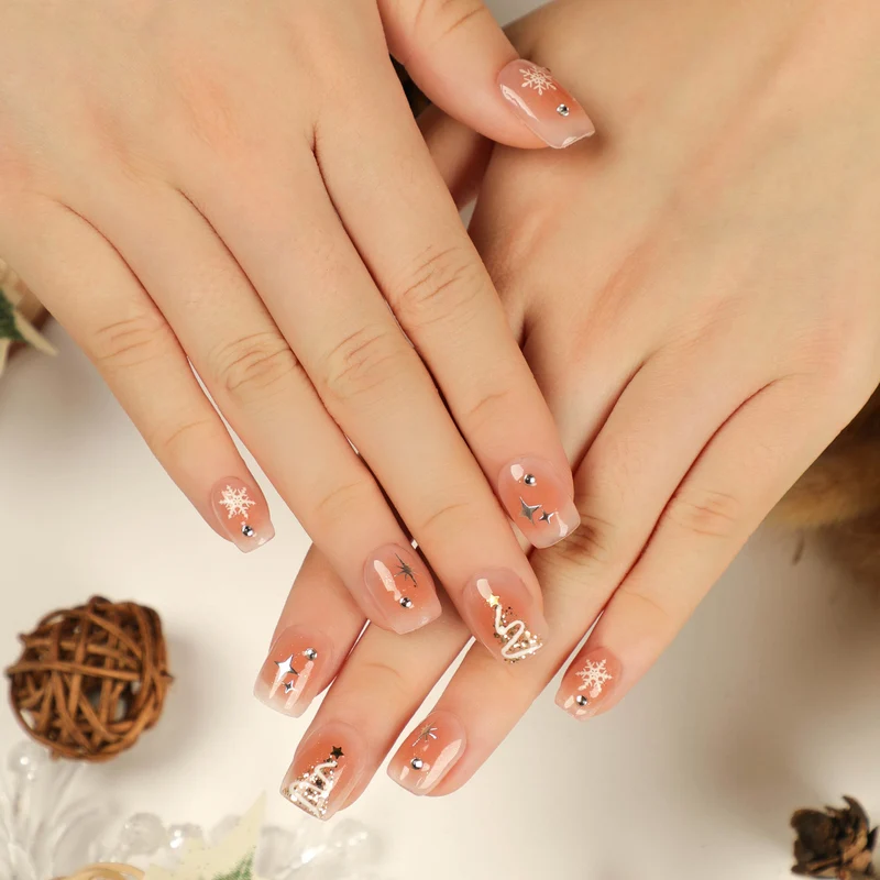 Kunstvolle Nagelverlängerungen mit Glitzer und Strassverzierungen Karnz