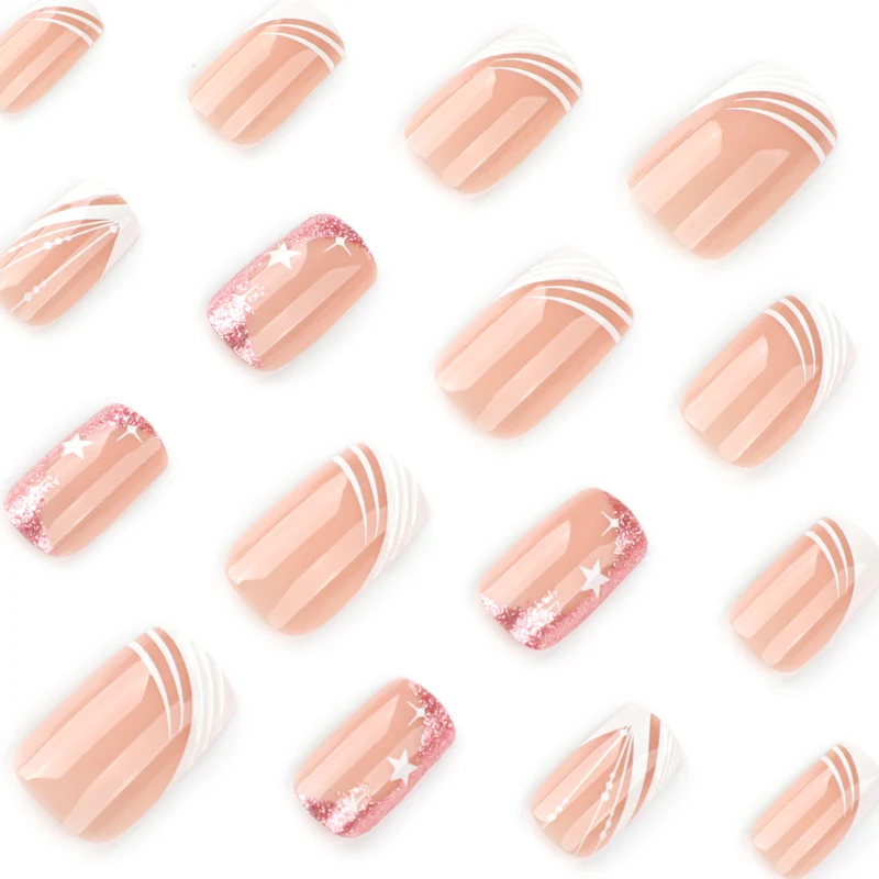 Kunstvolle Nagelverlängerungen mit Glitzer- und Sternendesign Karnz
