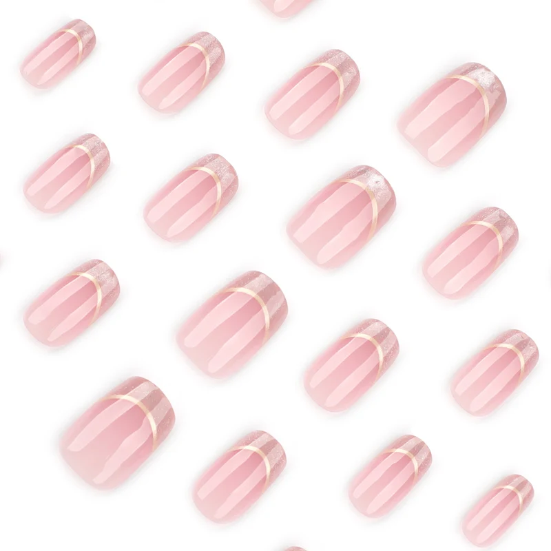 Kunstvolle Nagelverlängerungen mit Glitzer- und Golddetails Karnz