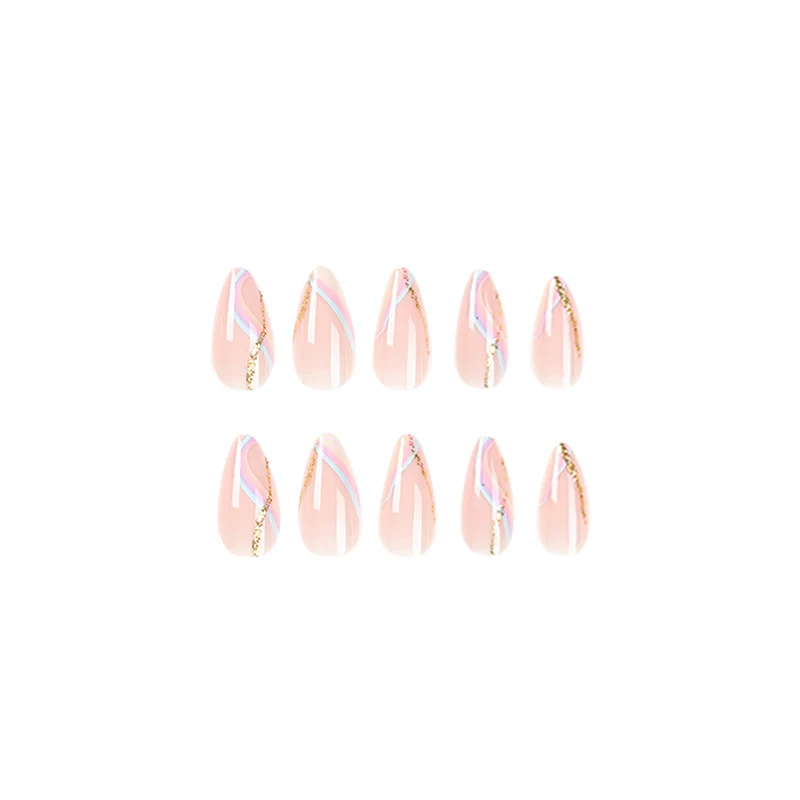 Kunstvolle Nagelverlängerungen mit glamourösem Gold-Design Karnz