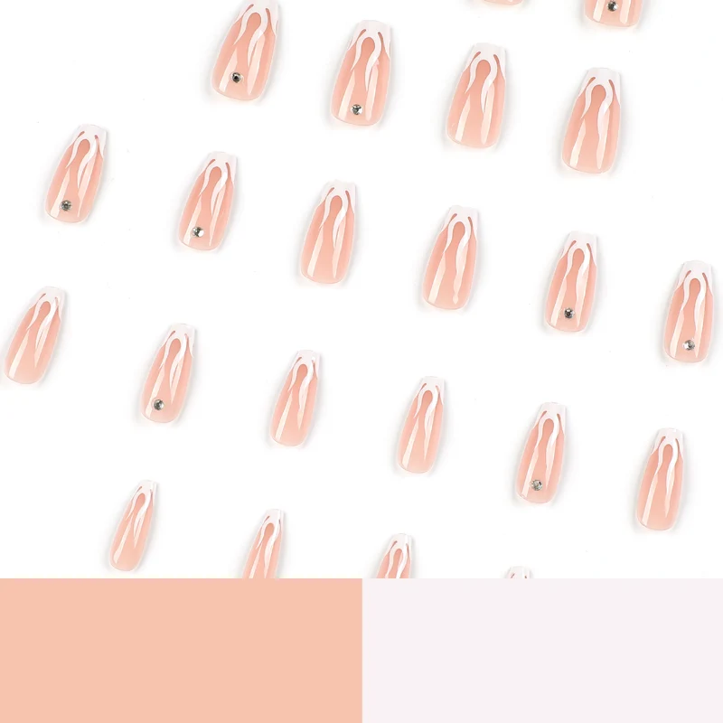 Kunstvolle Nagelverlängerungen mit glamourösem Design Karnz