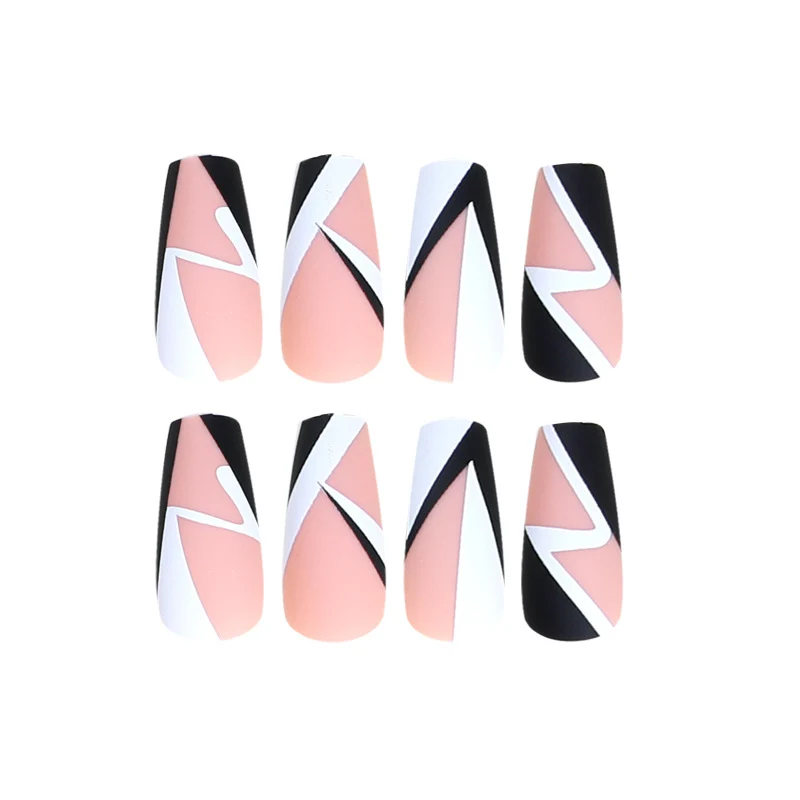 Kunstvolle Nagelverlängerungen mit geometrischem Design Karnz