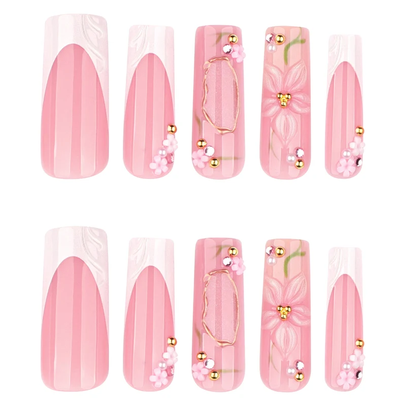Kunstvolle Nagelverlängerungen mit floralen Verzierungen Karnz